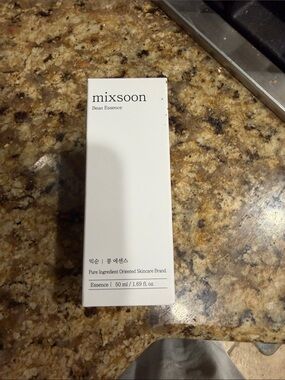 mixsoon Bean Essence - Skincare Box
